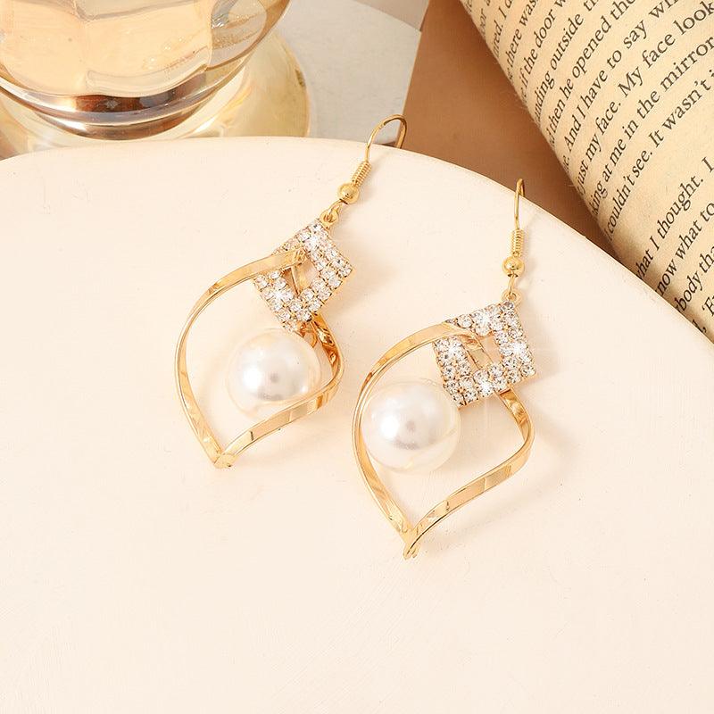 Fashionable Temperamental All-match Earrings White