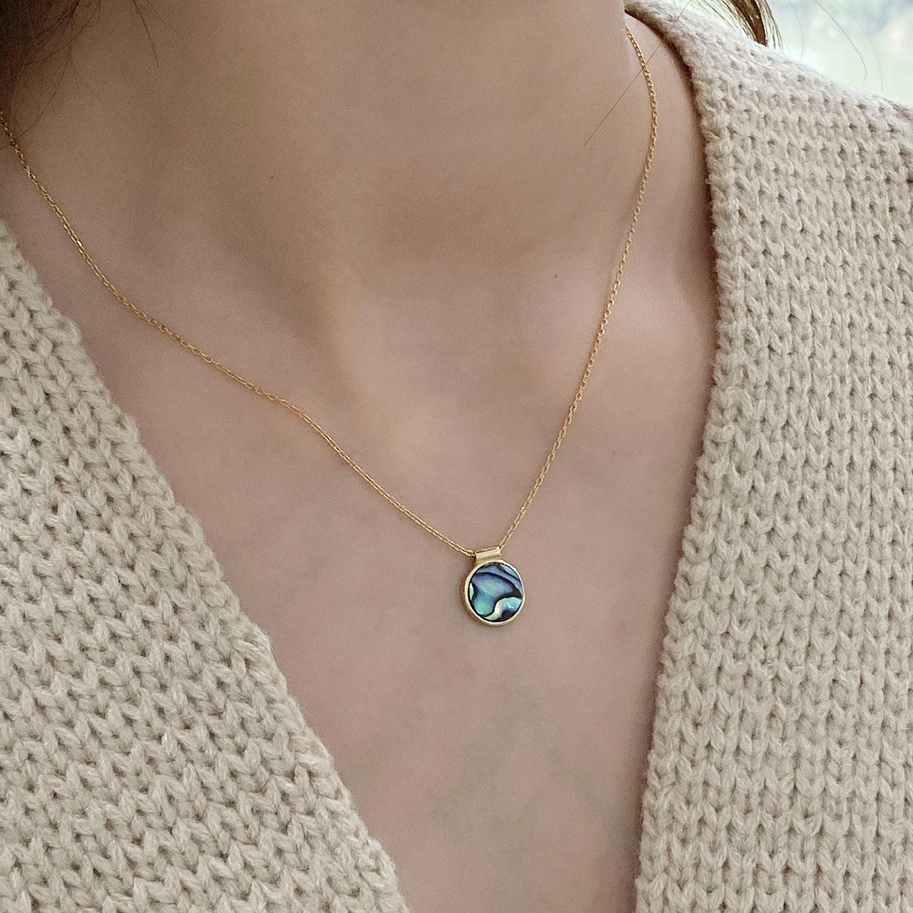 BoldlyBeautiful - Sterling Silver Shell Pendant Necklace - BoldlyBeautiful