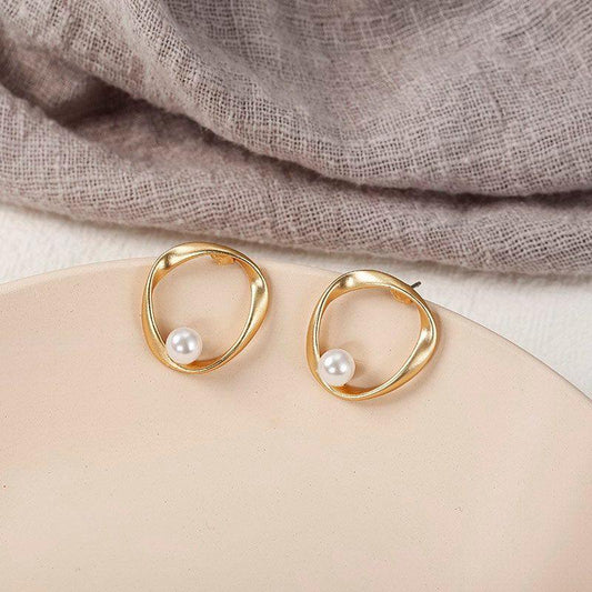 Unique Irregular Round Pearl Earrings golden
