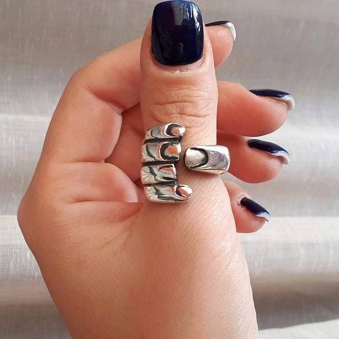 Gothic Carved Hand Ring | Party Jewelry