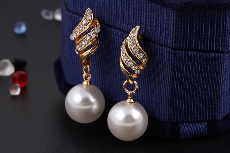Timeless Pearl Stud Necklace Set