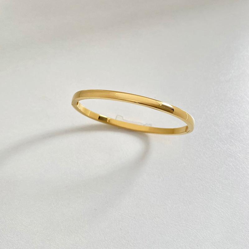 Retro Minimalistic Buckle Bracelet | Daily Wear 4mm Gold