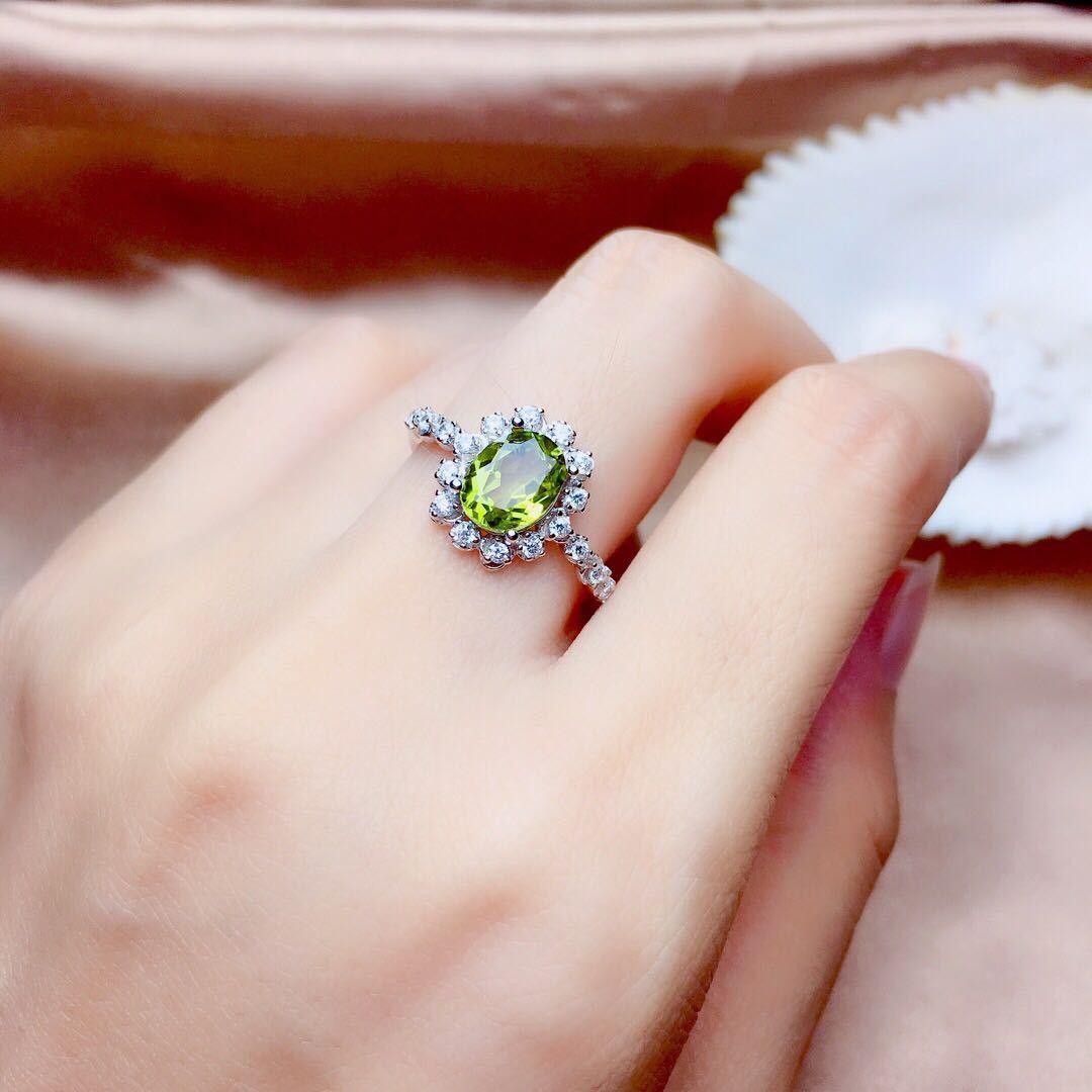 Olivine Set with Transparent Crystals - Daily Wear