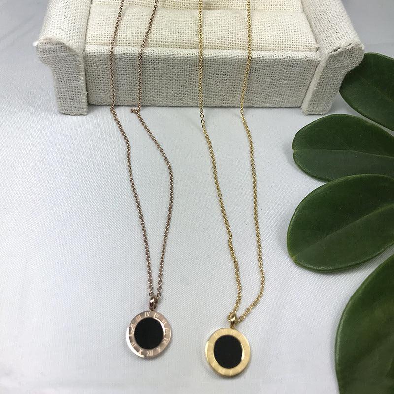 Roman Pattern Black Shell Pendant - Daily Wear