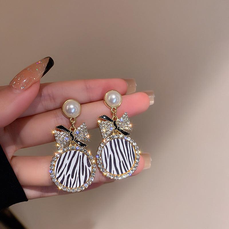 Diamond Pearl Striped Bow Earrings Black and white