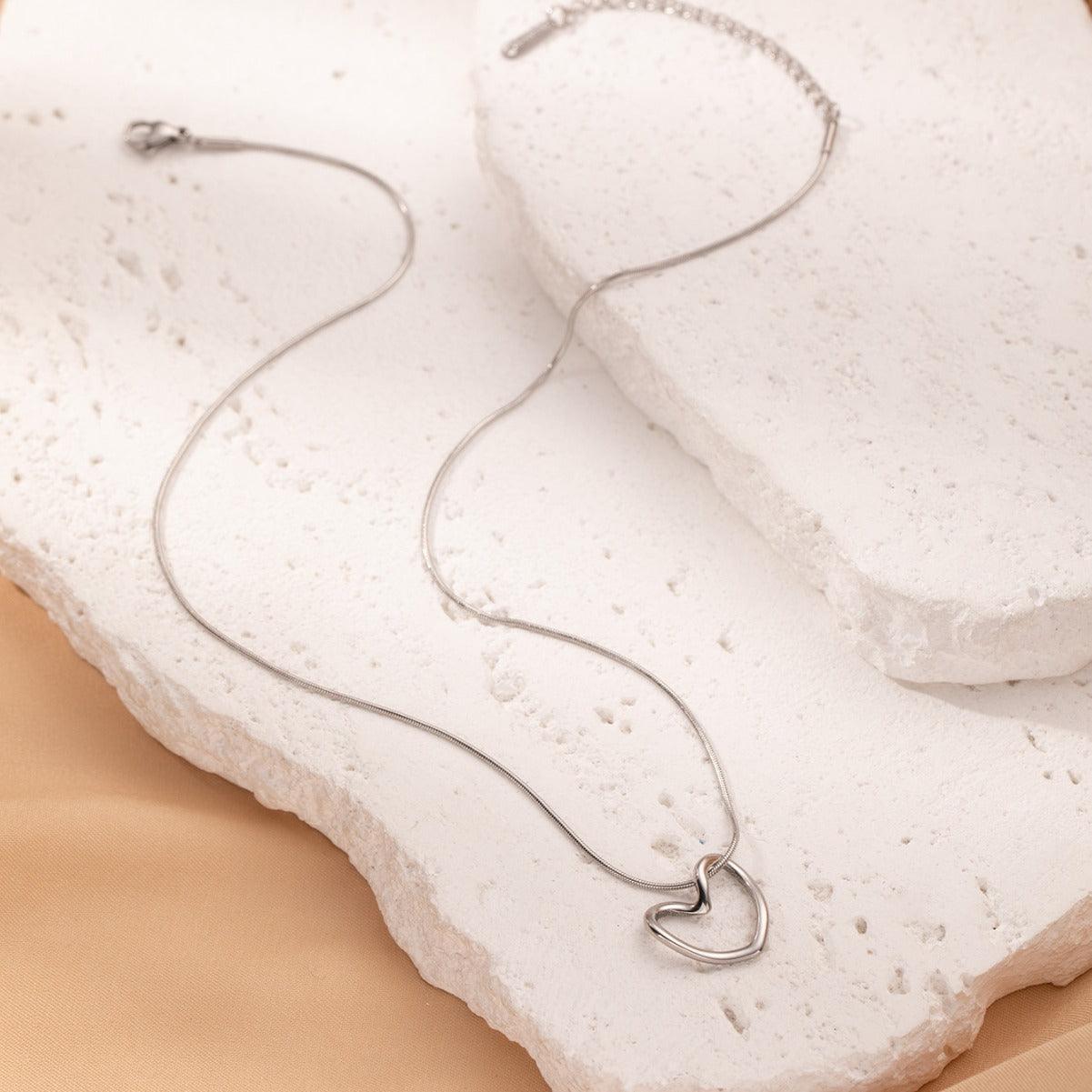 Twist Hollow Heart Necklace | Daily Wear
