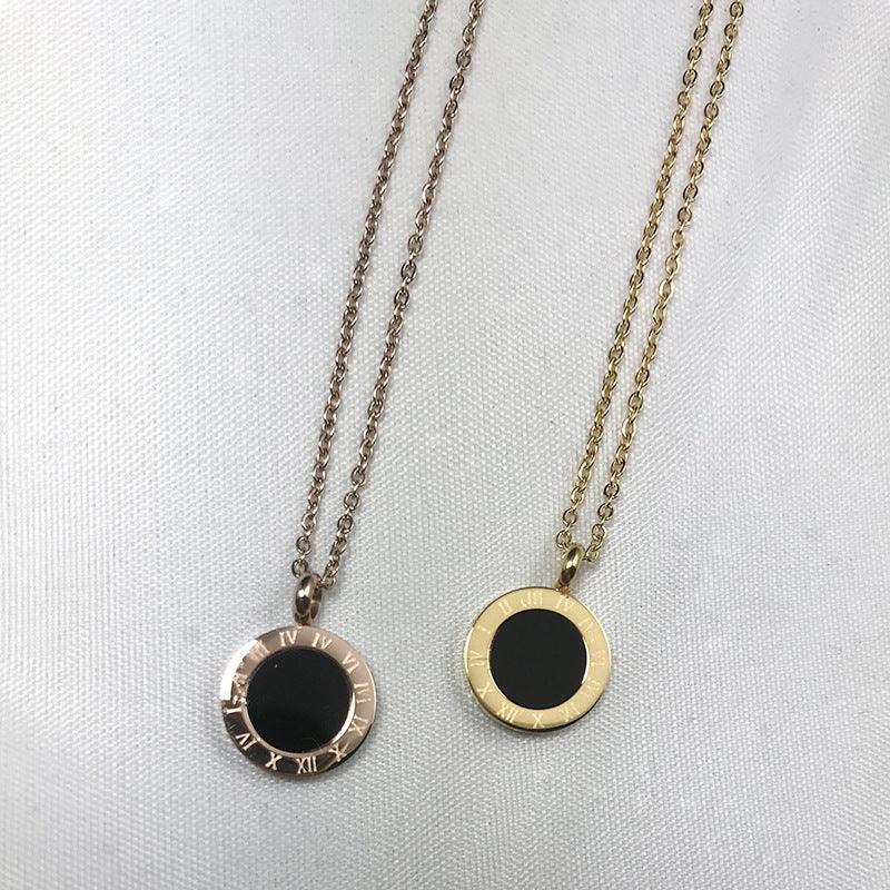 Roman Pattern Black Shell Pendant - Daily Wear