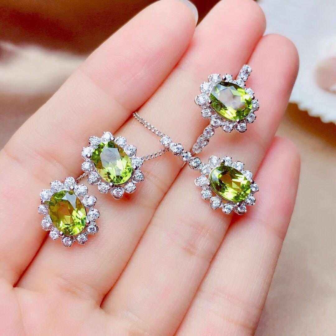 Olivine Set with Transparent Crystals - Daily Wear